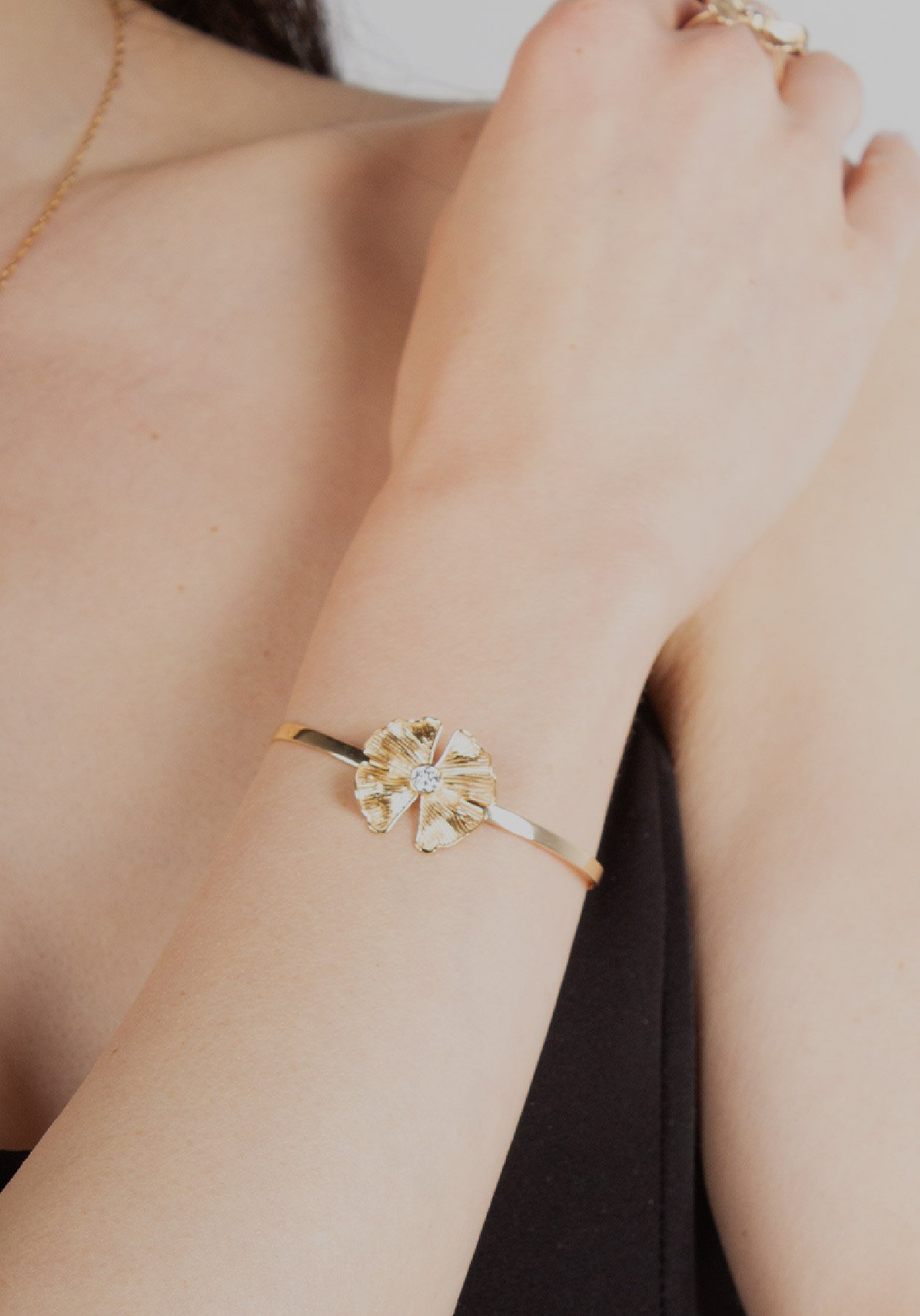 bracelet black overlay